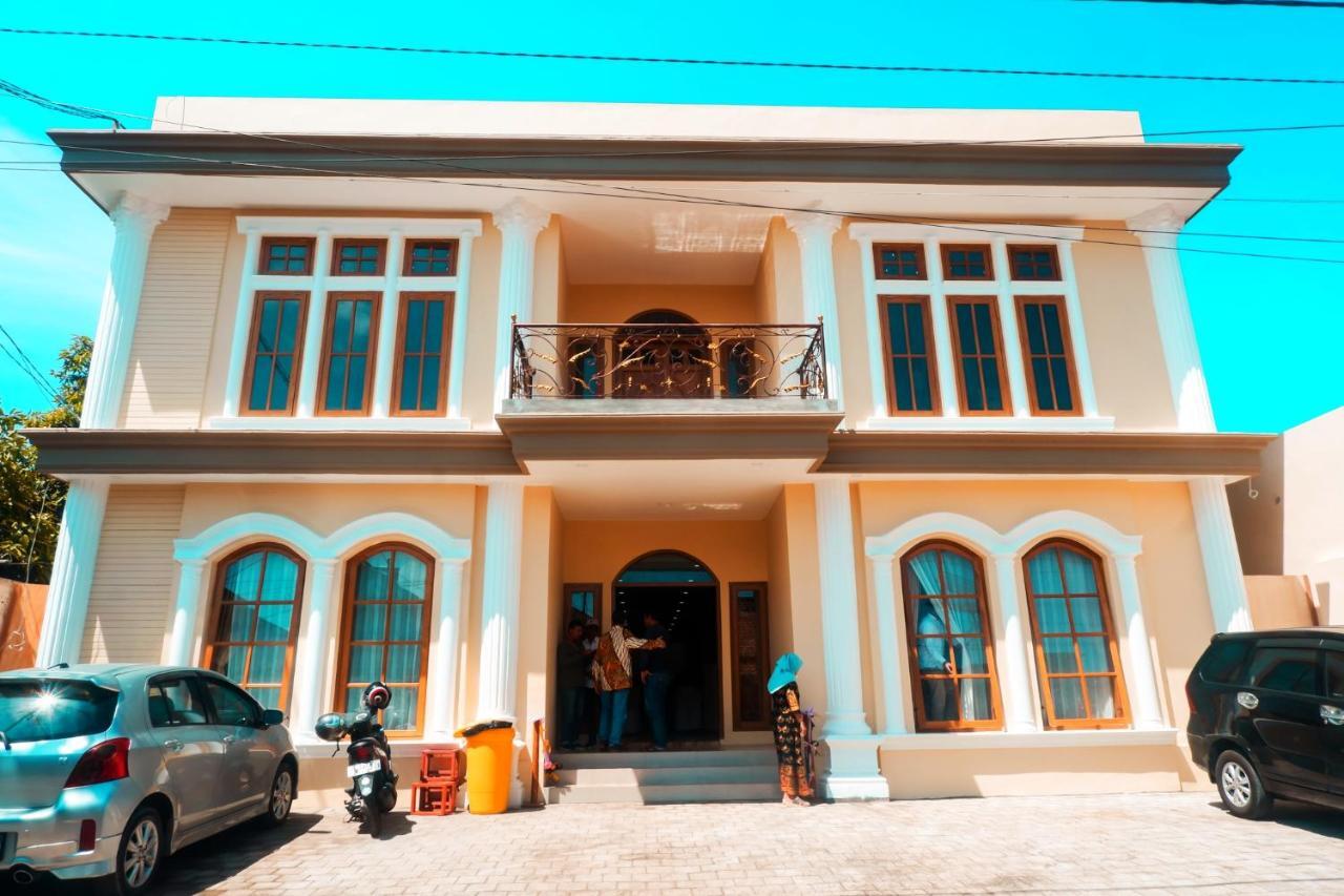 Bluefire Homestay Syariah Banyuwangi  Exteriör bild